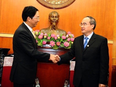 Ketua Pengurus Besar Fron Tanah Air Vietnam menerima Duta Besar Tiongkok di Vietnam - ảnh 1