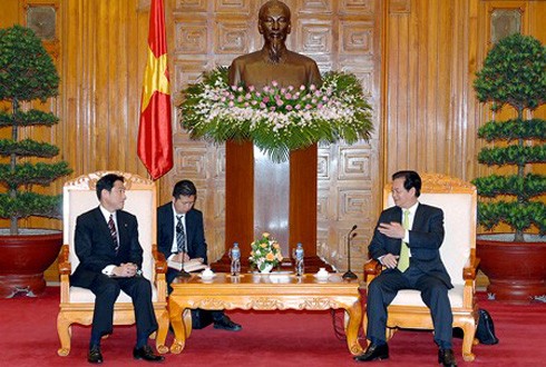 PM VN Nguyen Tan Dung menerima Menlu Jepang - ảnh 1