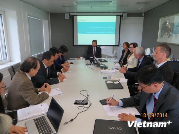 Vietnam dan Norwegia berkerjasama tentang ilmu pengetahuan sosial - ảnh 1
