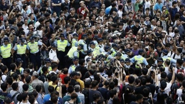 Pasukan keamanan Hongkong (Tiongkok) menangkap 19 pengacau provokatif - ảnh 1