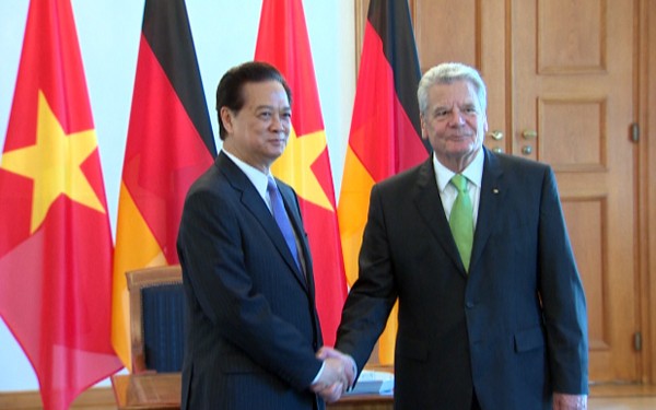 PM Vietnam, Nguyen Tan Dung mengakhiri dengan baik kunjungan resmi di Jerman. - ảnh 1
