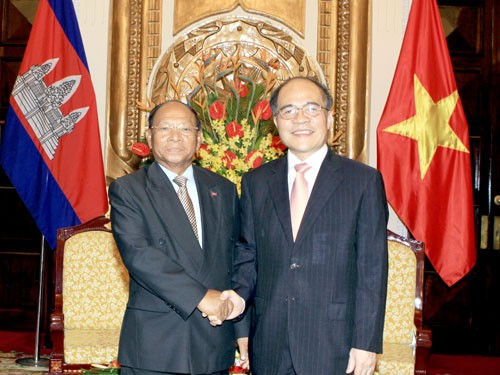 Tidak ada kekuatan yang bisa memecah-belah hubungan Vietnam-Kamboja - ảnh 1