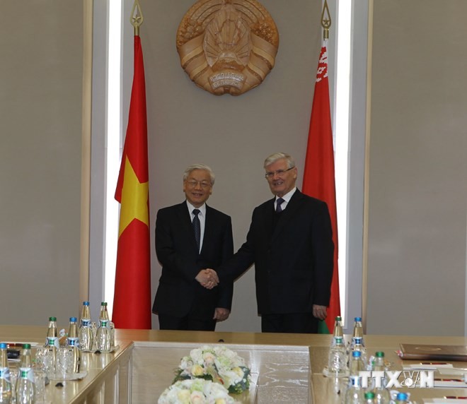 Sekjen KS PKV, Nguyen Phu Trong  bertemu  dengan Ketua Dewan Republik Belarus - ảnh 1