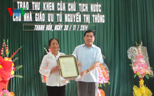 Prersiden Vietnam, Truong Tan Sang mengirim piagam pujian kepada tiga orang guru - ảnh 1