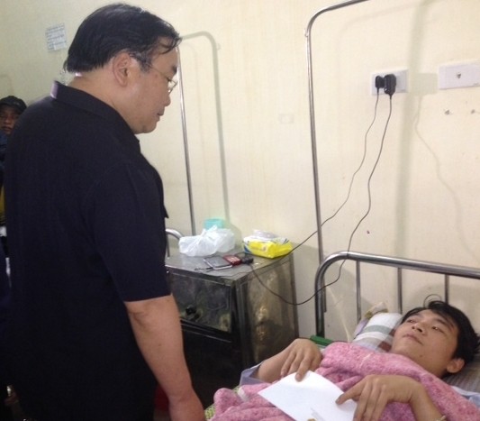 Deputi PM Hoang Trung Hai menginspeksi  kecelakaan kerja di tempat pembangunan Formosa - ảnh 1