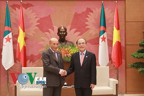 Ketua MN Vietnam, Nguyen Sinh Hung menerima Ketua Parlemen Aljazair, Mohamed Larbi Ould  - ảnh 1