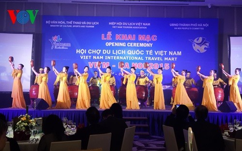 Pembukaan Pekan raya pariwisata internasional Vietnam (VITM) 2015 - ảnh 1