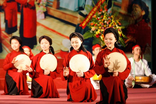  Mengembangkan nilai dari pusaka budaya non kebendaan nyanyian lagu rakyat Xoan - ảnh 1