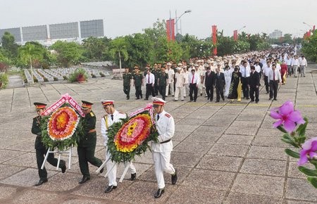 Peringatan ultah ke-40  Pembebasan total Vietnam Selatan dan Penyatuan Tanah Air - ảnh 1