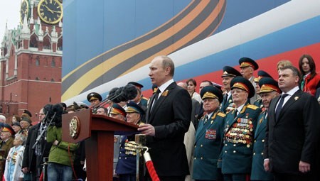 Rusia melakukan Acara parade militer memperingati ultah ke 70- Kemenangan atas Fasisme - ảnh 1
