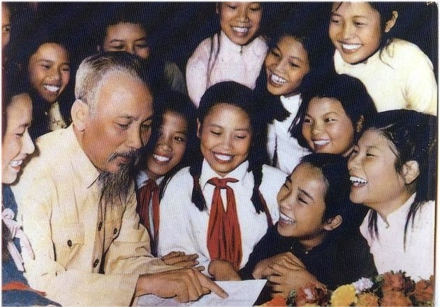Selar-selar Presiden Ho Chi Minh dalam hati sahabat-sahabat internasional - ảnh 2