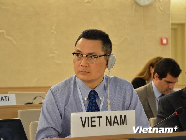 Vietnam  proaktif  memberikan sumbangan positif, membahas dan mengesahkan semua keputusan  persidangan ke-29 Dewan HAM PBB - ảnh 1