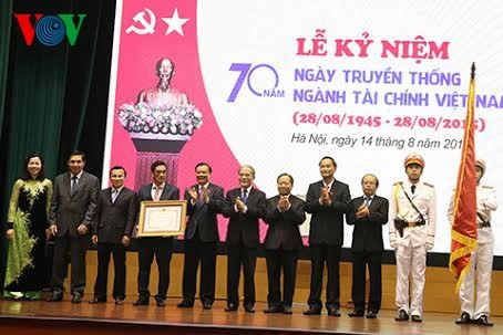 Instansi Keuangan Vietnam mendapat anugerah Bintang Ho Chi Minh. - ảnh 1