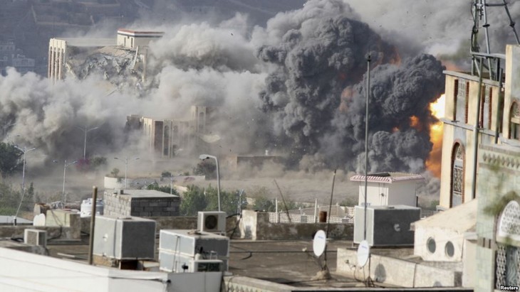 UAE melakukan serangan udara terhadap kaum milisi di Yaman - ảnh 1