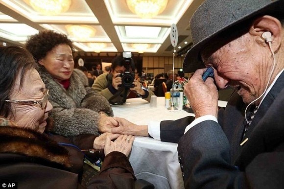 Reuni keluarga-keluarga yang terpisah akibat Perang di semenanjung Korea - ảnh 1