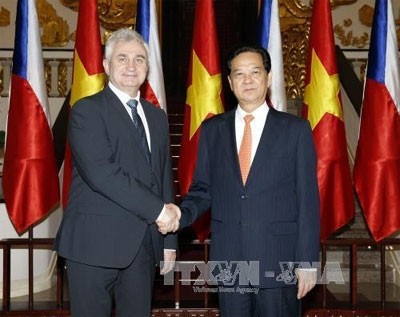 PM Vietnam, Nguyen Tan Dung melakukan pertemuan dengan Ketua Senat Republik Czech  - ảnh 1