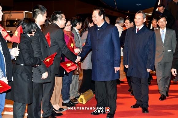 PM Nguyen Tan Dung Dung tiba di Brussels, Belgia, memulai kunjungan di Kerajaan Belgia - ảnh 1
