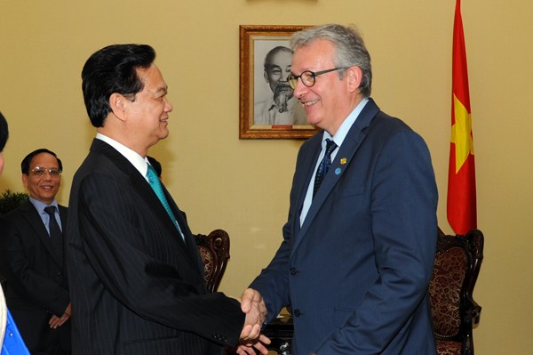  PM Nguyen Tan Dung menerima Sekretaris  Nasional Partai Komunis Perancis, Pierre Laurent - ảnh 1
