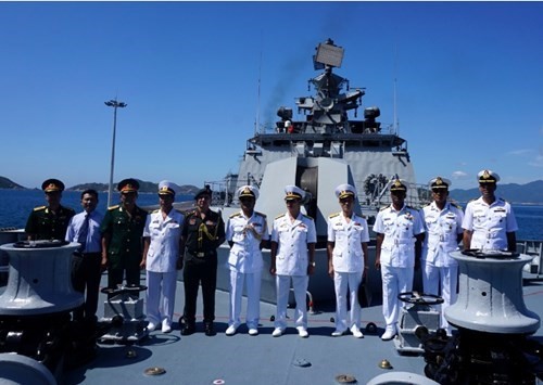 Kapal Angkatan Laut  India melakukan kunjungan persahabatan resmi di Vietnam - ảnh 1