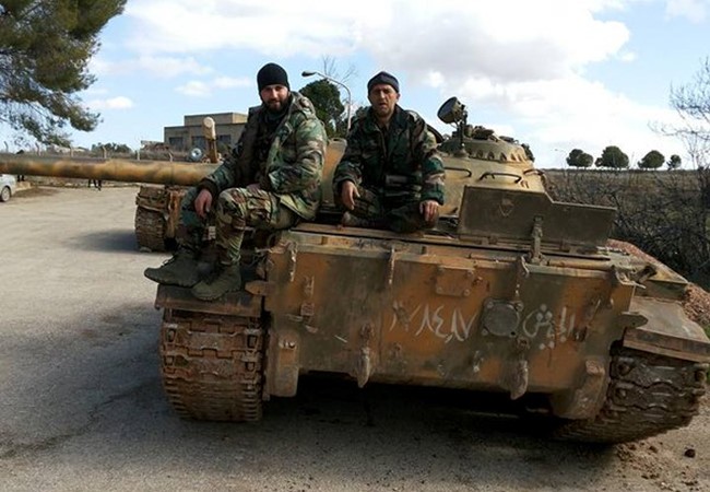 Tentara Suriah mencegah pasukan pembangkang  membuka lini bantuan ke kota Aleppo - ảnh 1