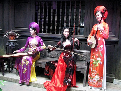 Perkenalan mengenai bermacam-macam instrumen musik tradisonal Vietnam  - ảnh 1
