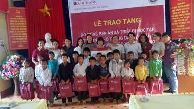 Propinsi Ha Giang melaksanakan kebijakan prioritas pendidikan untuk semua keluarga prajurit penyandang disabilitas dan para martir - ảnh 1
