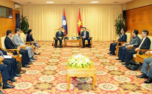 Deputi PM Vietnam, Vuong Dinh Hue menerima Deputi PM, Menteri Keuangan Laos, Somdy Douangdy - ảnh 1