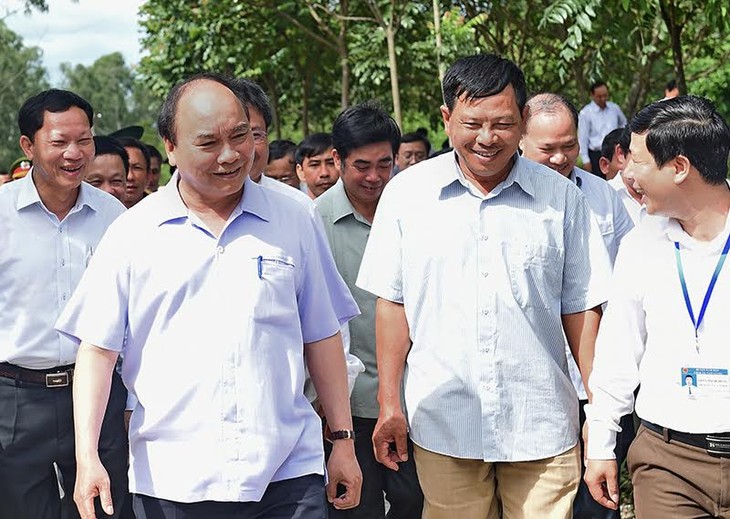 PM Vietnam, Nguyen Xuan Phuc mengunjungi kecamatan pedesaan baru Nam Giang, propinsi Nghe An - ảnh 1