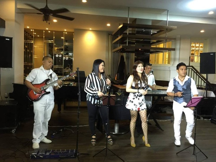 Groove Band- nada Fipilina di jantung-nya kota Ho Chi Minh - ảnh 1