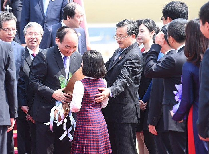 PM Vietnam, Nguyen Xuan Phuc memulai kunjungan resmi di Tiongkok - ảnh 1