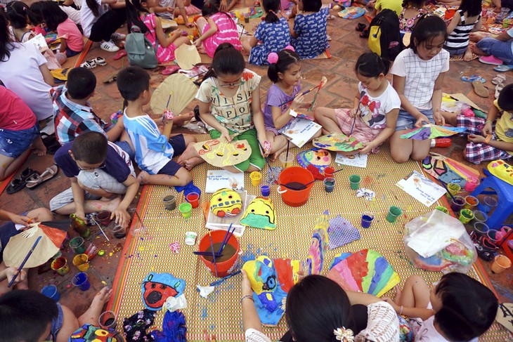 Pesta Topeng  Kertas Festival Medio Musim Rontok-Membawa nilai tradisional bagi para anak kota Hanoi - ảnh 1