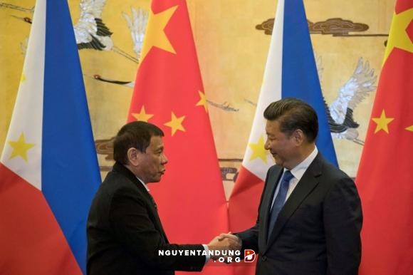 Presiden Tiongkok, Xi Jinping bertemu dengan Presiden Filipina, Rodrigo Duterte - ảnh 1