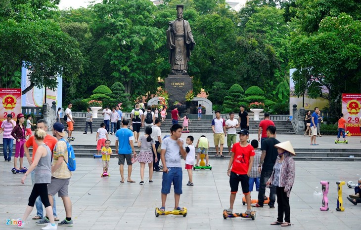 Kota Hanoi menciptakan daya tarik yang  lain dari yang  lain bagi para turis - ảnh 1