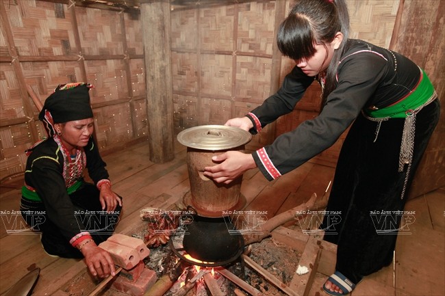 Dapur dalam kehidupan  warga etnis minoriras Kho Mu - ảnh 1