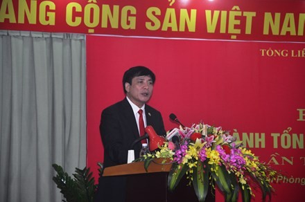 Deputi PM Vietnam, Truong  Hoa Binh menghadiri  Konferensi ke-9 Pengurus Besar Federasi Serikat Buruh - ảnh 1