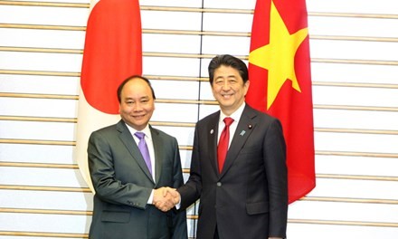 PM Jepang Shinzo Abe dan Istri mengakhiri dengan baik kunjungan resmi di Vietnam  - ảnh 1