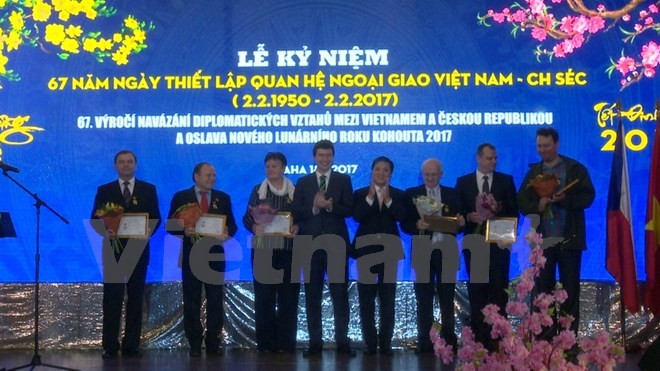 Memperingati ultah ke-67 penggalangan hubungan  diplomatik Vietnam-Republik Czech - ảnh 1