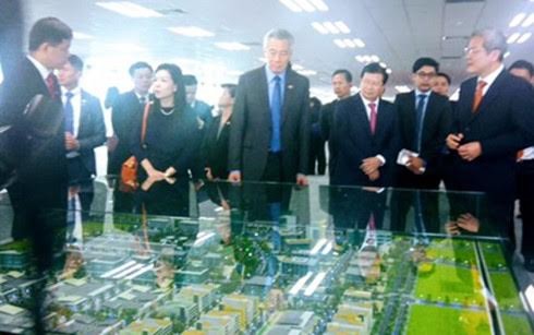 PM Singapura, Lee Hsien Loong meneruskan kunjungan resmi di Vietnam - ảnh 1