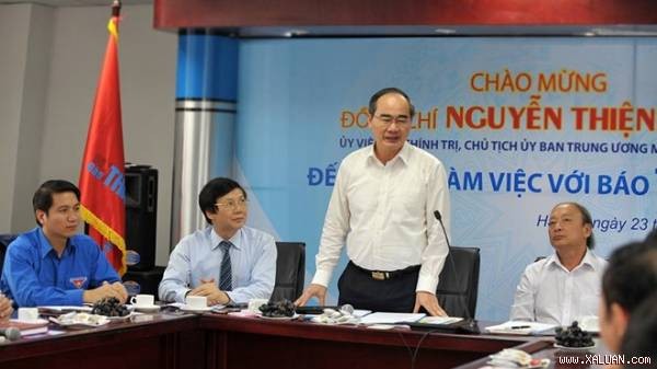 Ketua Front Tanah Air Vietnam, Nguyen Thien Nhan  bekerja dengan pimpinan koran Thanh Nien - ảnh 1