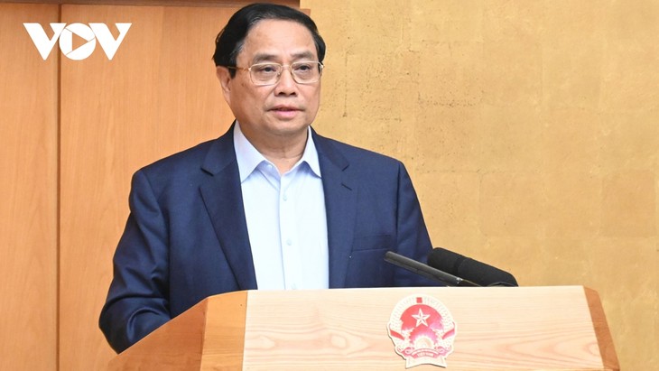 Pham Minh Chinh préside une réunion thématique du gouvernement sur l’élaboration des lois en juin - ảnh 1
