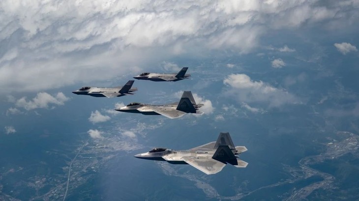 Les États-Unis déploient des avions furtifs pour des exercices avec la République de Corée - ảnh 1