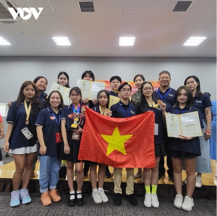Des élèves vietnamiens brillent à une exposition internationale de design et d’invention au Japon - ảnh 1