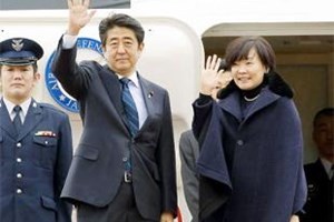 Премьер-министр Японии начал турне по странам Ближнего Востока и Африки - ảnh 1