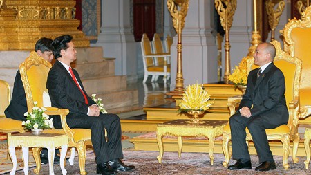 Премьер-министр СРВ Нгуен Тан Зунг встретился со своим камбоджийским коллегой - ảnh 4