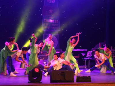 Во Вьетнаме проходят различные культурные мероприятия в связи с лунным новым годом - ảnh 1