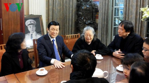 Президент СРВ Чыонг Тан Шанг навестил семью генерала армии Во Нгуен Зяпа - ảnh 1