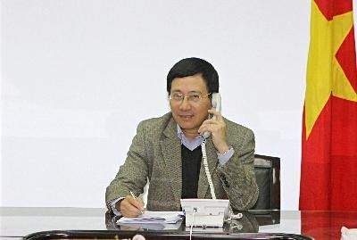 Вице-премьер СРВ Фам Бинь Минь провел телефонный разговор с членом госсовета КНР - ảnh 1