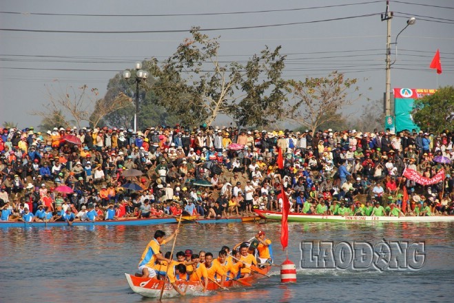 В разных провинциях и городах Вьетнама проходят новогодние фестивали - ảnh 1