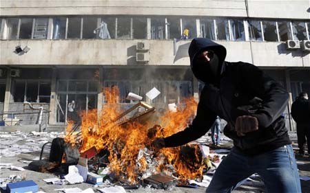 Из-за демонстрации в Босни и Герцеговине 3 главы кантонов подали в отставку - ảnh 1
