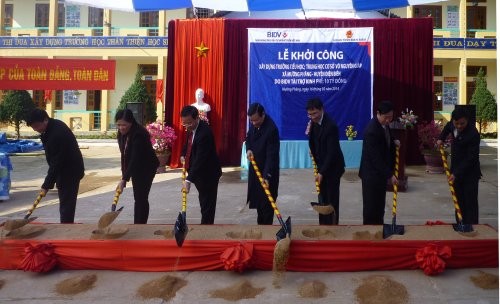 В провинции Диенбиен прошла церемония начала строительства школы имени Во Нгуен Запа - ảnh 1